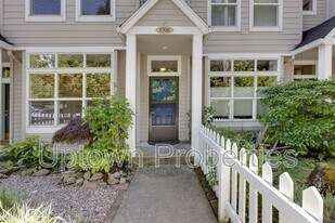 3706 SW Troy St in Portland, OR - Building Photo