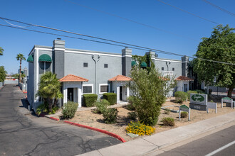 Garden View Villas in Phoenix, AZ - Building Photo - Primary Photo