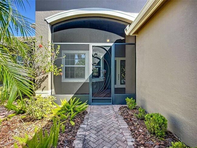 15646 Aurora Lake Cir in Sun City Center, FL - Building Photo - Building Photo