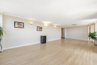 200 Winston Dr in Cliffside Park, NJ - Building Photo - Building Photo