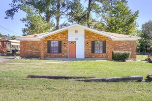 1338 Flowing Wells Rd in Augusta, GA - Building Photo