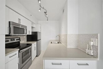 1500 Bay Rd, Unit S-0936 in Miami Beach, FL - Building Photo - Building Photo