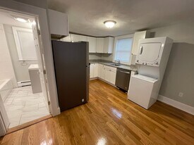 309 Highland Ave, Unit R in Somerville, MA - Building Photo