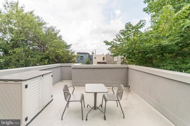 2817 W Girard Ave, Unit 2R in Philadelphia, PA - Foto de edificio - Building Photo