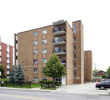 1055 Victoria Park Ave in Toronto, ON - Building Photo
