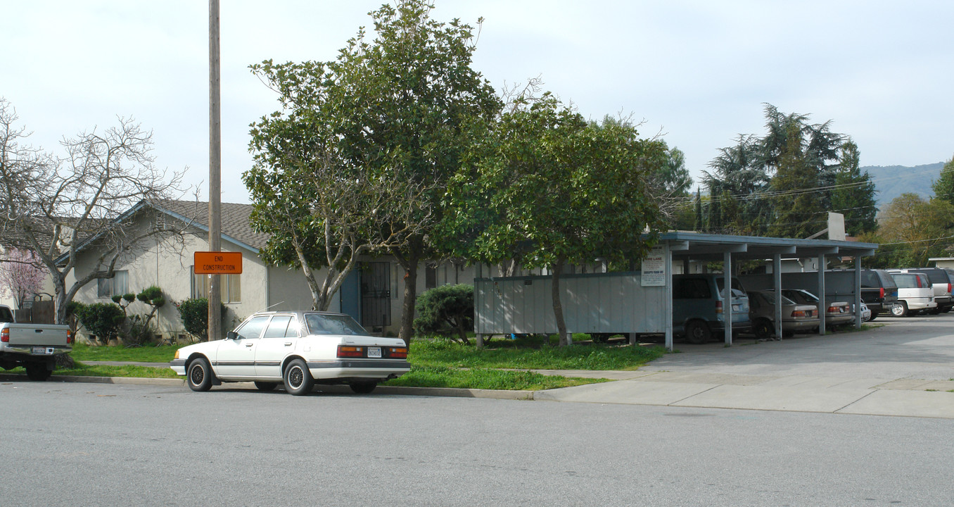 7381 Maple Street in Gilroy, CA - Building Photo