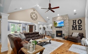 9N660 Whispering Springs Ln in Elgin, IL - Building Photo - Building Photo