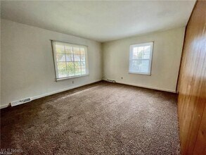 1765 Beechwood St NE in Warren, OH - Building Photo - Building Photo