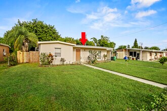 351 SE Solaz Ave in Port St. Lucie, FL - Building Photo - Building Photo