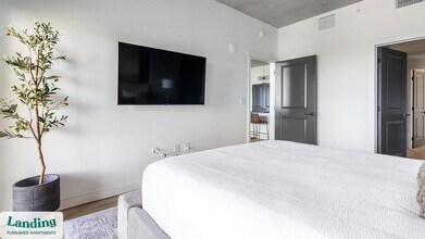 221 Main St N, Unit 712 in St. Petersburg, FL - Foto de edificio - Building Photo