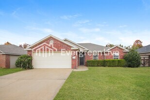 409 E McCann Rd in Rogers, AR - Building Photo