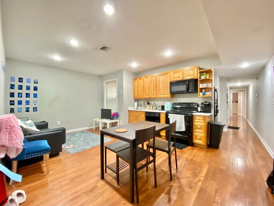 2019 N 17th St in Philadelphia, PA - Building Photo