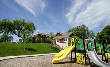 Rolling Hills Apartments in St. Paul, MN - Foto de edificio - Building Photo