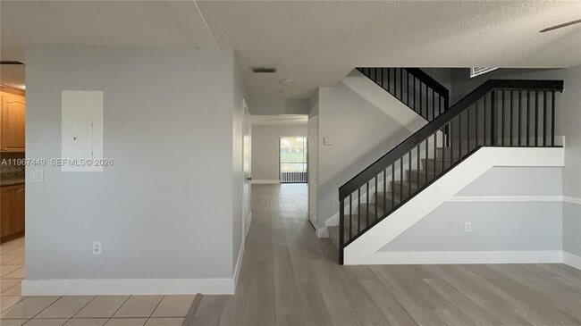 223 Lakeside Cir in Sunrise, FL - Building Photo - Building Photo