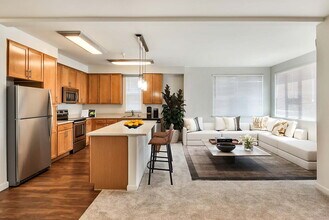 Via in Sunnyvale, CA - Foto de edificio - Building Photo