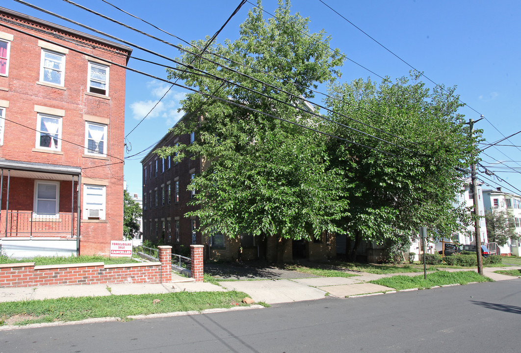 101 Gold St in New Britain, CT - Building Photo