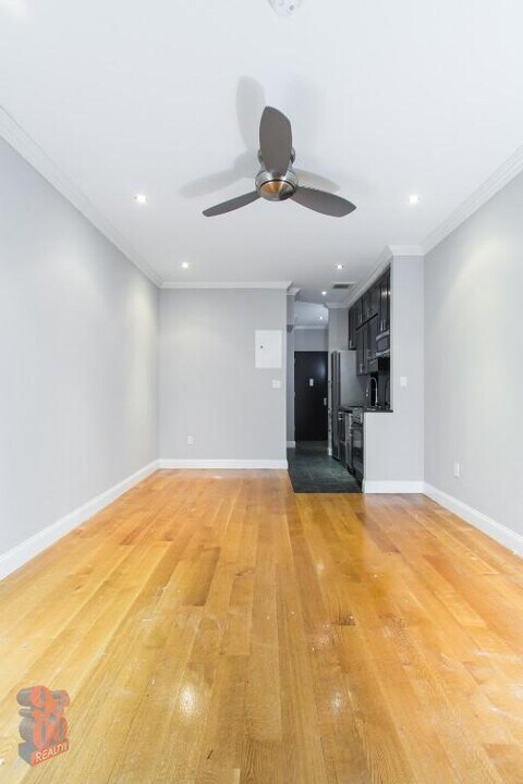 213 E 26th St in New York, NY - Building Photo