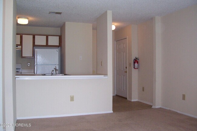 107 Des Moines Ct in Tinton Falls, NJ - Building Photo - Building Photo