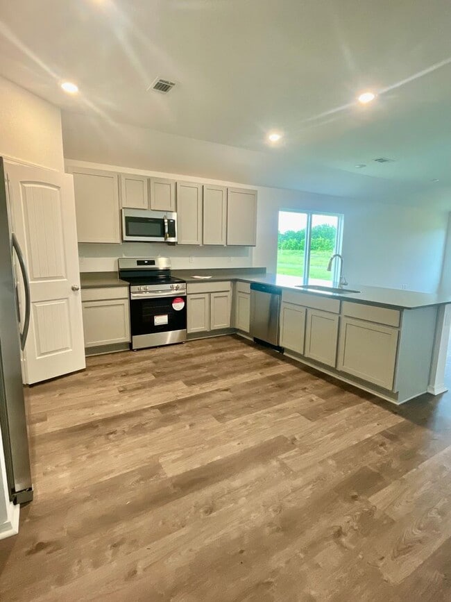 property at 12 Fallen Oak Dr