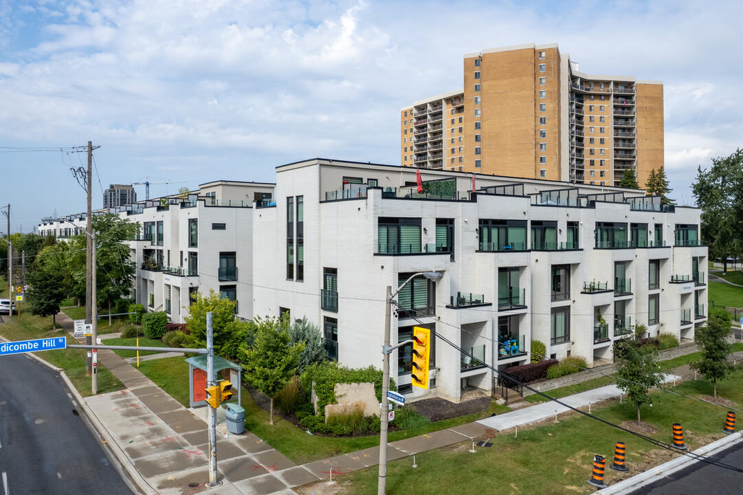 140 Widdicombe Hill Blvd in Toronto, ON - Building Photo