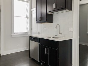 1946 W Nelson St, Unit 1946-2E in Chicago, IL - Building Photo - Building Photo