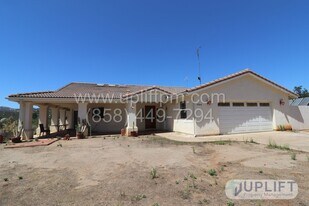 19308 Laurel Ln in Ramona, CA - Building Photo