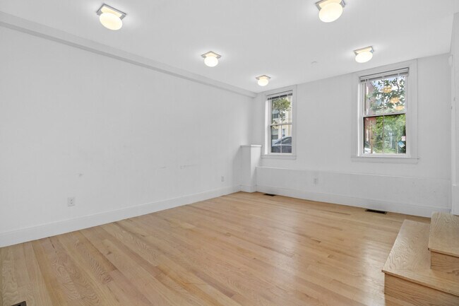 property at 86 Chelsea St