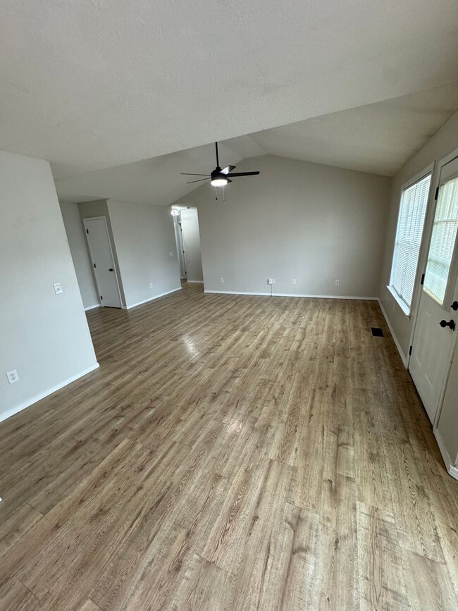 630 N Cottonwood Ave in Republic, MO - Building Photo - Building Photo