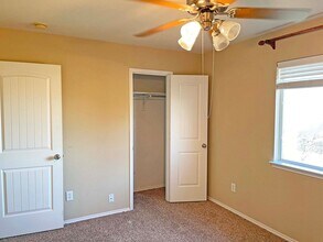 105 Blackforest Rd in Krum, TX - Building Photo - Building Photo