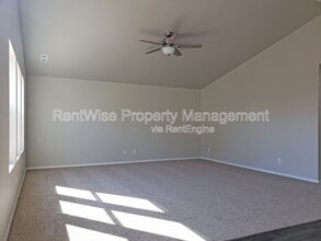 4985 W Twisted Creek St in Meridian, ID - Foto de edificio - Building Photo