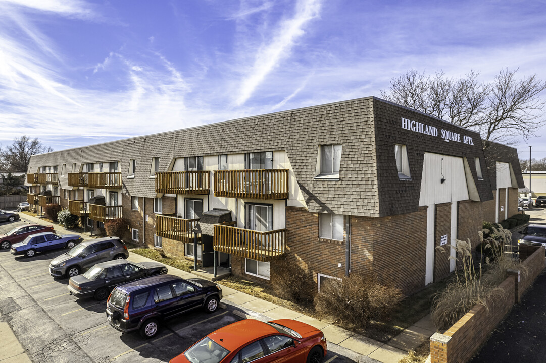 Highland Square in Wichita, KS - Building Photo