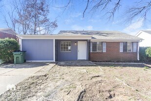 8311 Whitehead Dr in Southaven, MS - Building Photo