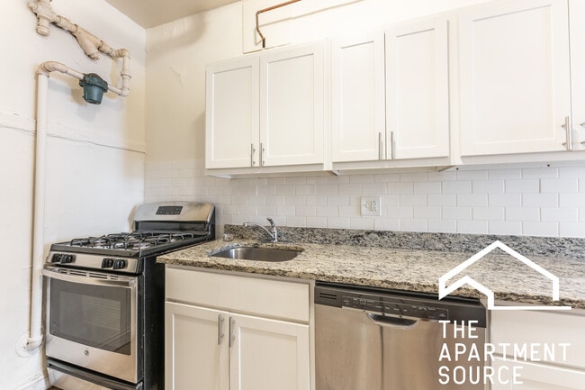 520 W Cornelia Ave, Unit G in Chicago, IL - Building Photo - Building Photo