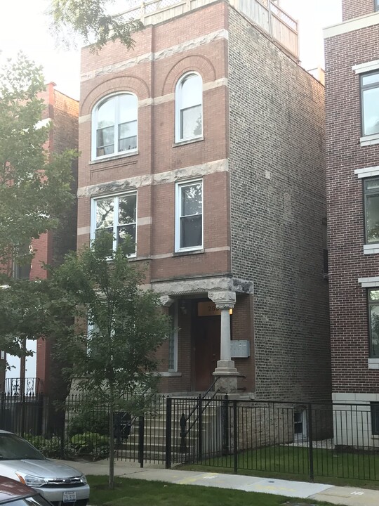 2637 W Potomac Ave in Chicago, IL - Building Photo