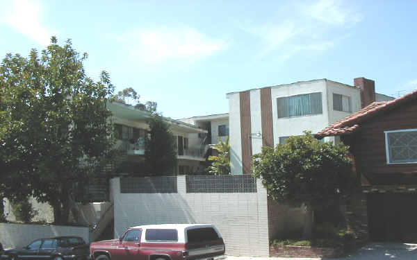 4767 Don Zarembo Dr in Los Angeles, CA - Building Photo