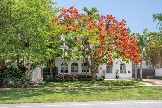 5237 La Gorce Dr in Miami Beach, FL - Building Photo - Building Photo