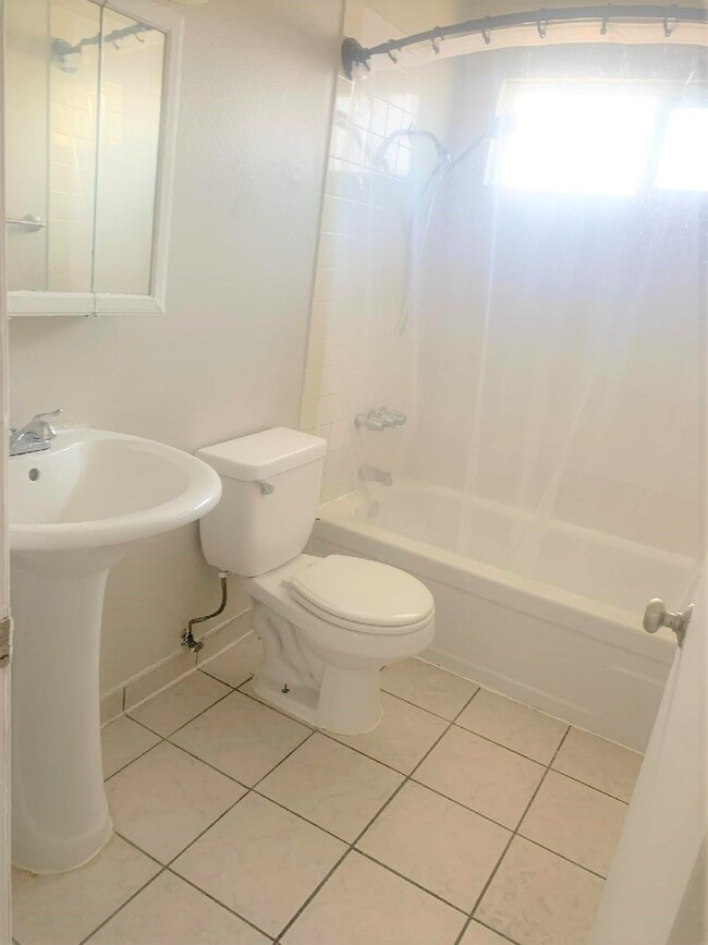 4683 Canoga St, Unit A in Montclair, CA - Building Photo - Building Photo