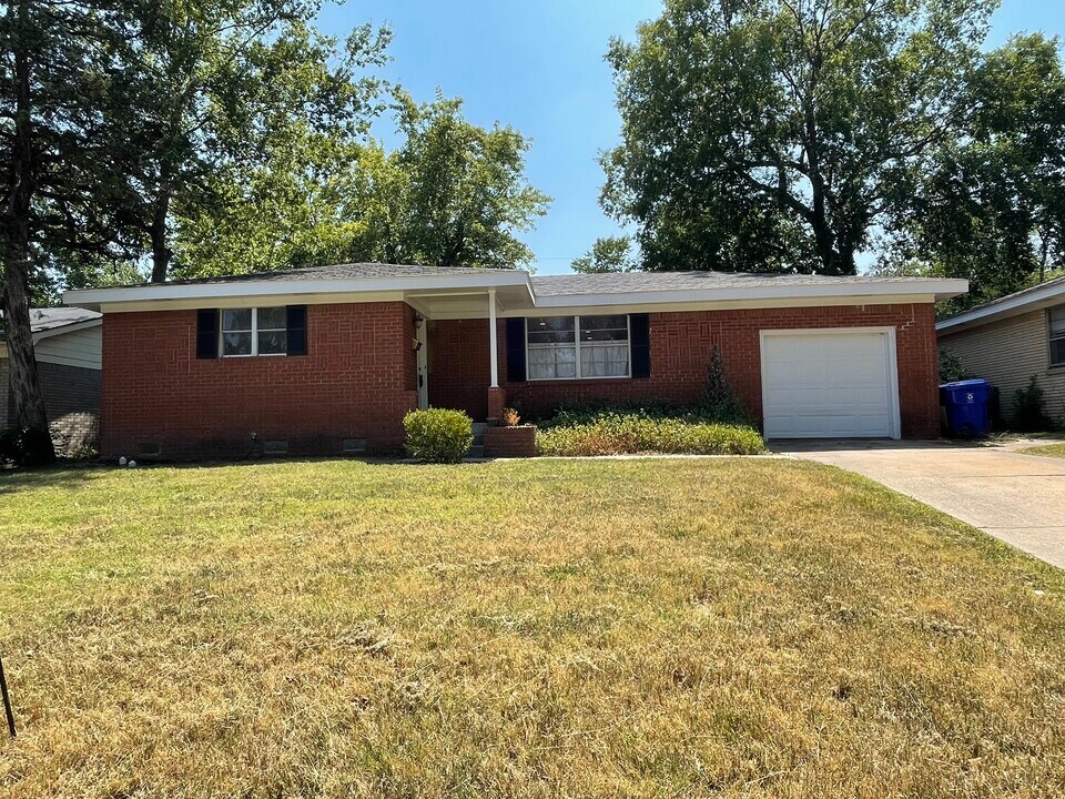 512 Manor Dr in Norman, OK - Foto de edificio