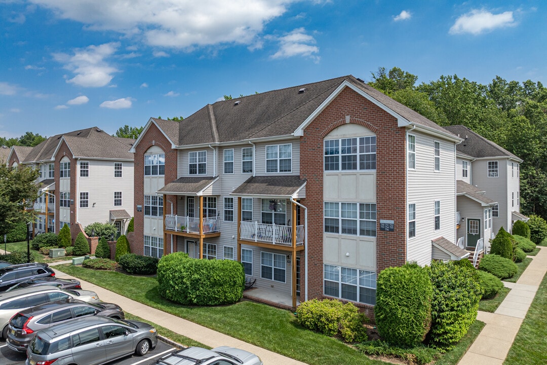 Renaissance Properties in North Brunswick, NJ - Foto de edificio