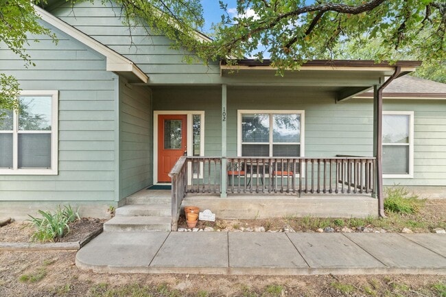 102 Ashlee Ln in Johnson City, TX - Building Photo - Building Photo