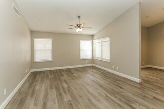 6533 Faith Peak Dr in Las Vegas, NV - Building Photo - Building Photo
