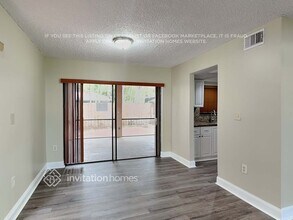 10420 SW 67th St in Miami, FL - Foto de edificio - Building Photo