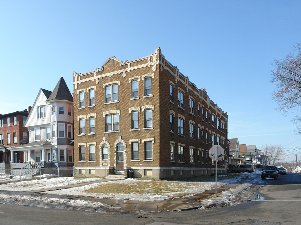 605 Wethersfield Ave in Hartford, CT - Building Photo