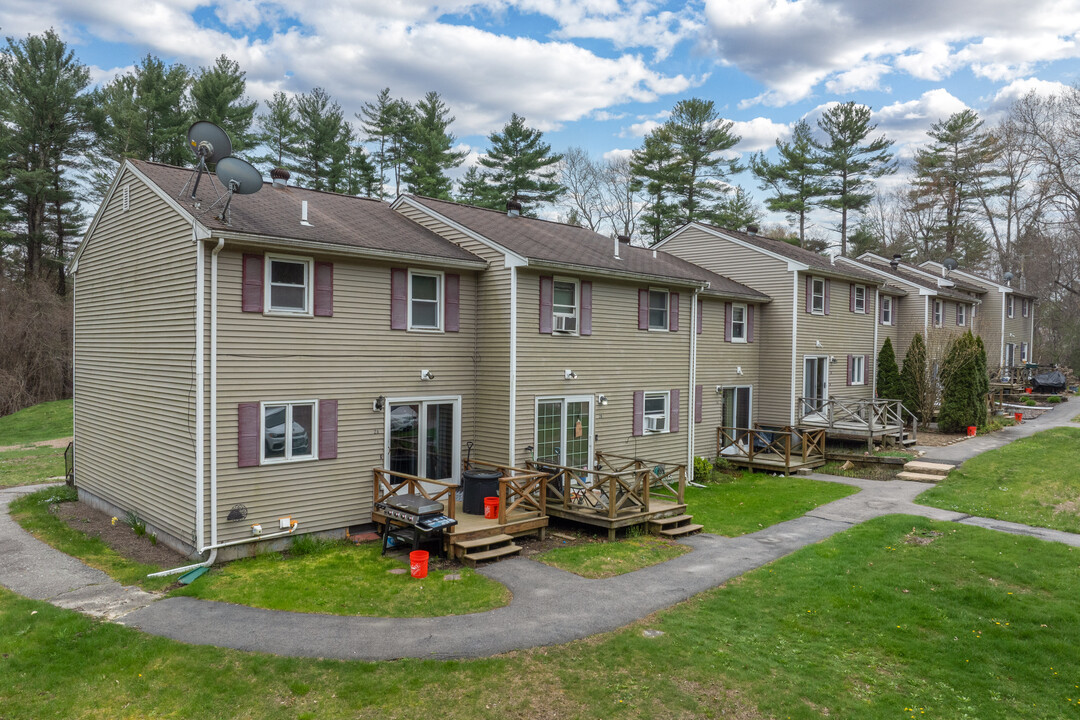 Bryant Hill Condominiums in Assonet, MA - Foto de edificio