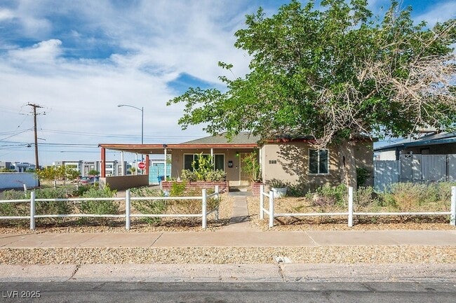 601 Burton St in Henderson, NV - Building Photo - Building Photo