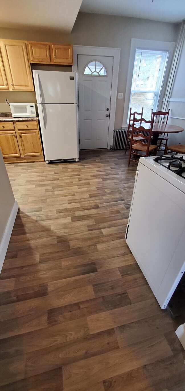 13 Bedford St, Unit 13 in Waltham, MA - Building Photo - Building Photo