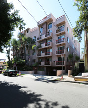 Casa El Cerrito in Los Angeles, CA - Foto de edificio - Building Photo