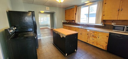 207 First Ave E in Three Forks, MT - Foto de edificio - Building Photo