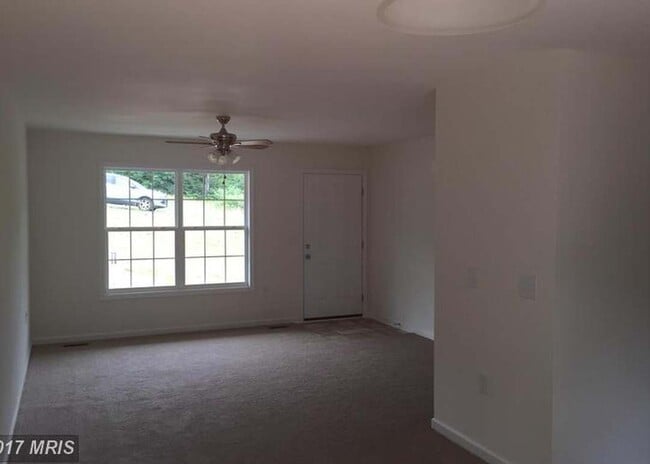 160 Tabasco Ln in Hedgesville, WV - Building Photo - Building Photo