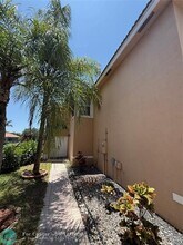 11660 NW 52nd Ct in Coral Springs, FL - Foto de edificio - Building Photo